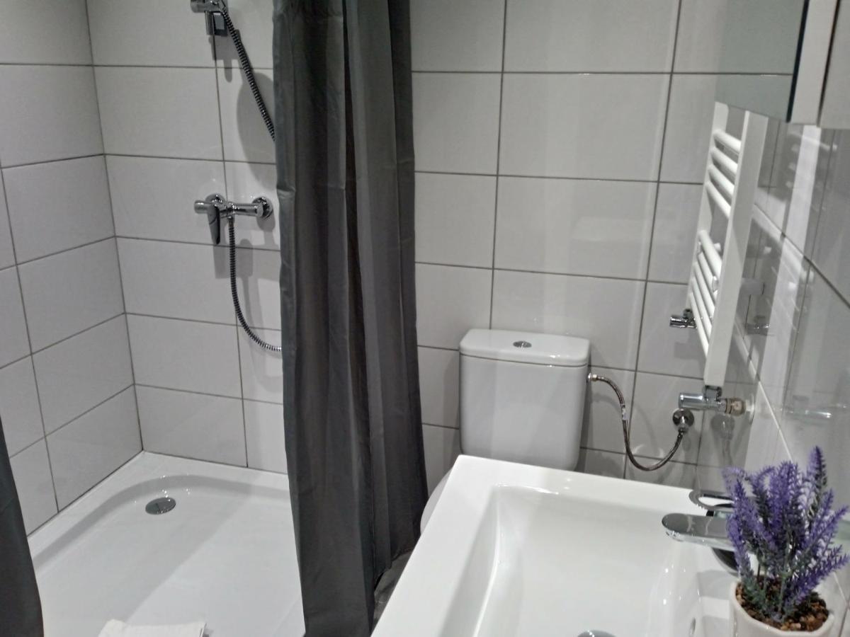 Wiejska 126